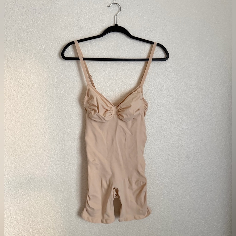 SKIMS Seamless Sculpt Low Back Mid Thigh Bodysuit Shapewear 3XL Sand